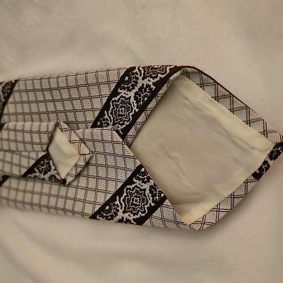 Vintage SEARS 1960s Maroon Floral Plaid Clip-on Tie - Picture 7 of 8